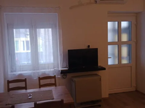 Rent, two bedroom apartment, 38m², Savski Venac, Beograd - image 10