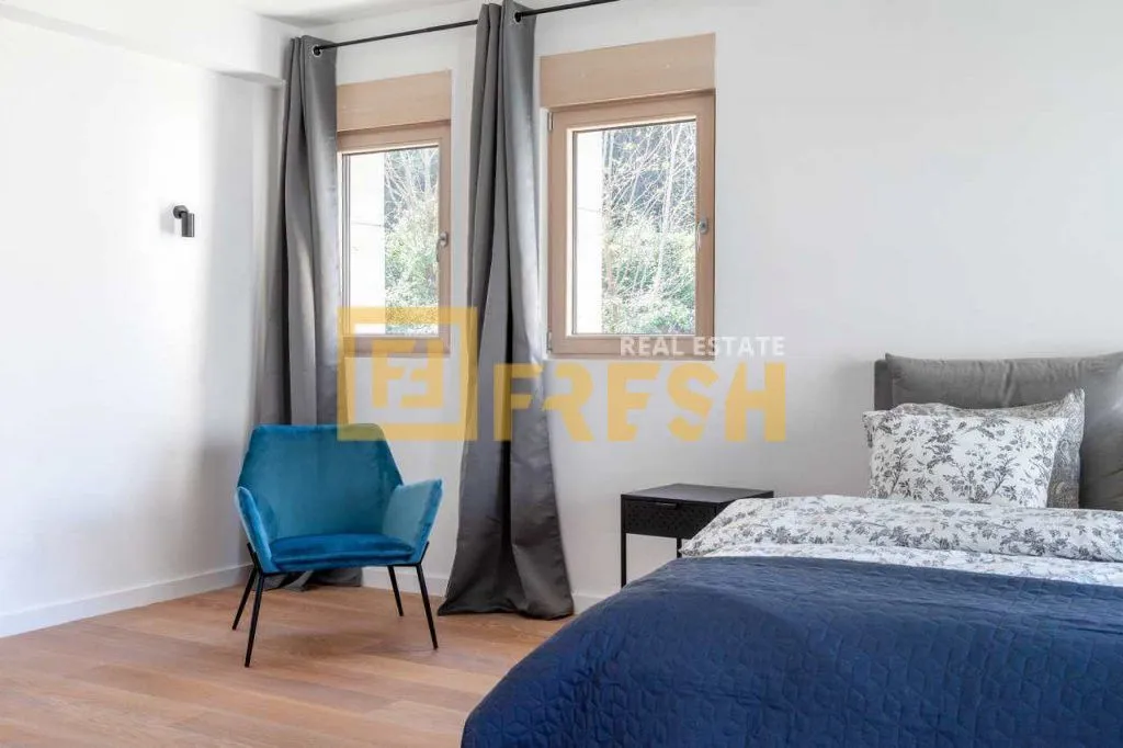 Prodaja, četvorosoban stan, 253m², Kotor, Crna Gora