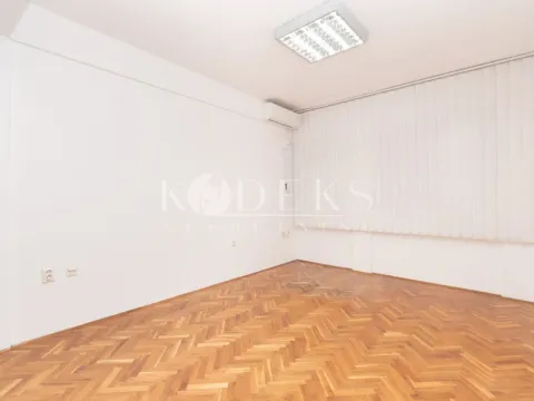 Izdavanje, poslovni prostor, 36m², Centar, Podgorica - image 5