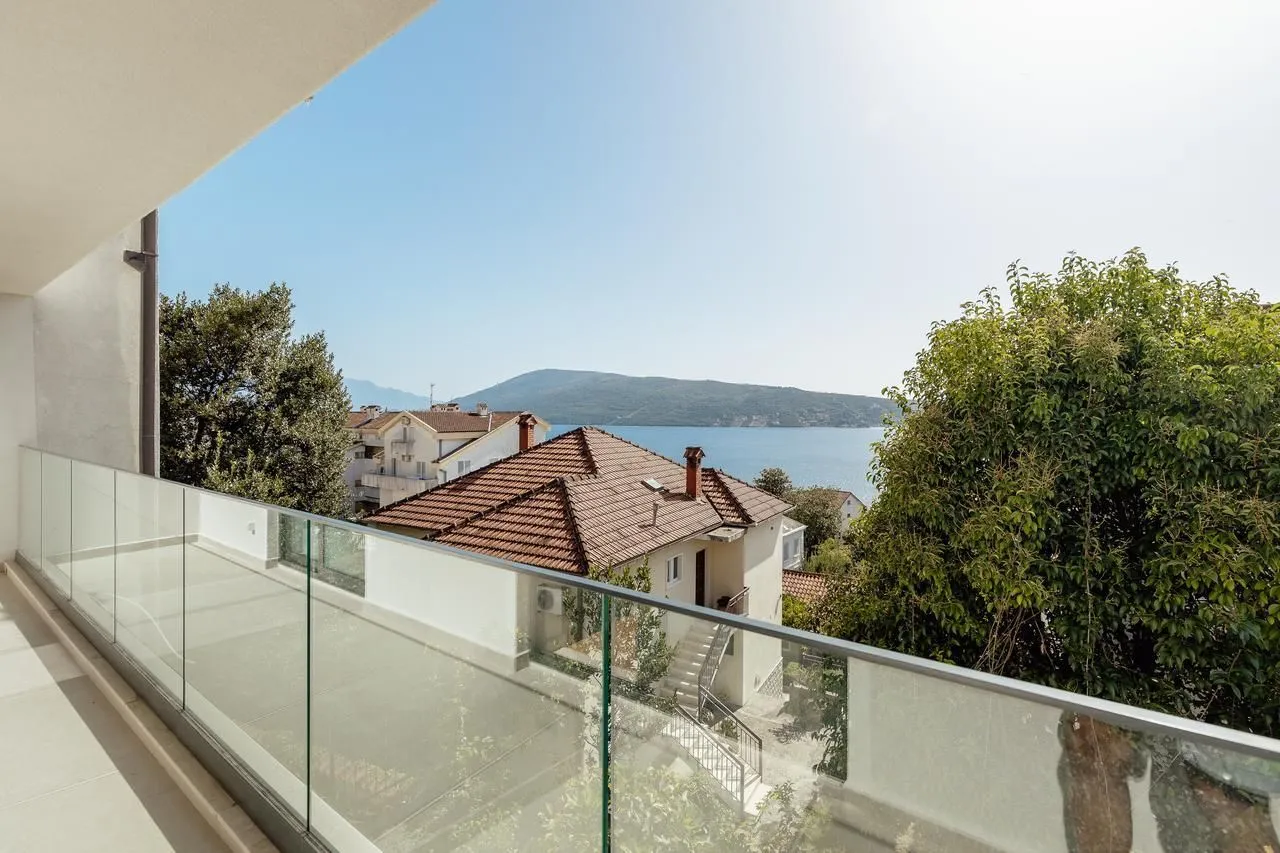 Prodaja, dvosoban stan, 180m², Herceg Novi, Crna Gora