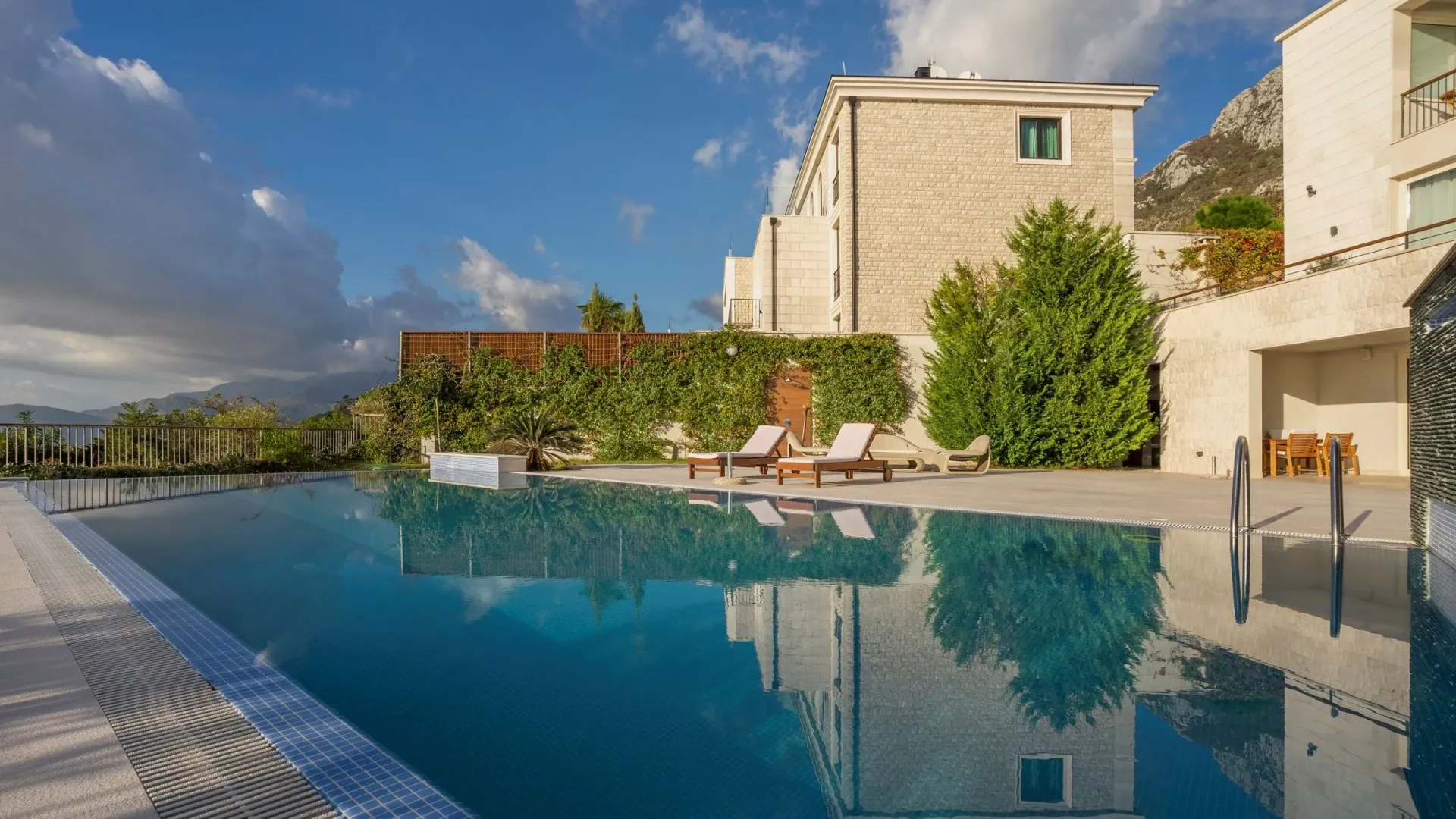 Sale, house, 600m², Blizikuće, Budva