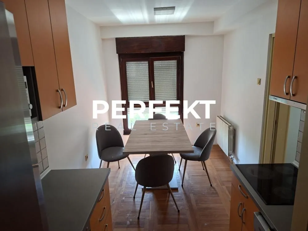 Prodaja, trosoban stan, 79m², Centar, Pančevo