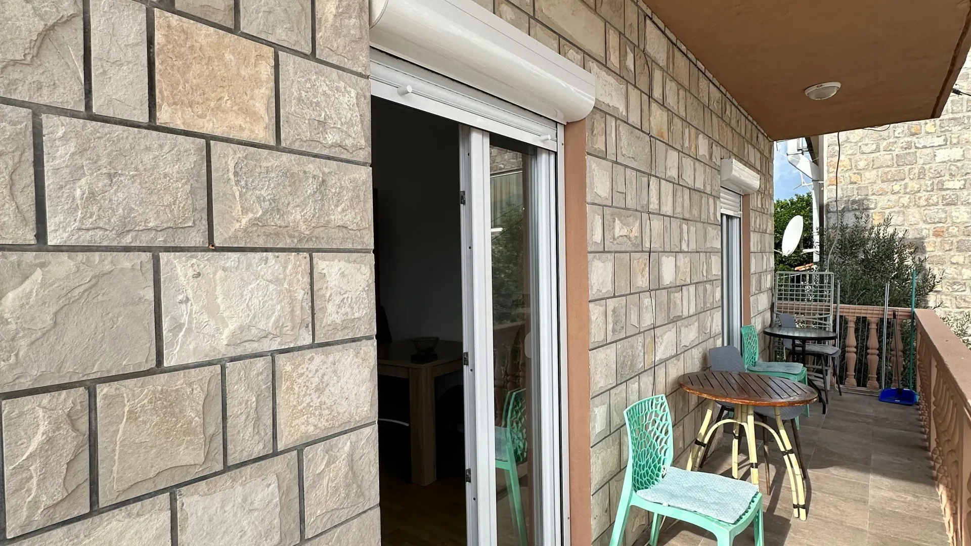 Izdavanje, kuća, 180m², Krašići, Tivat