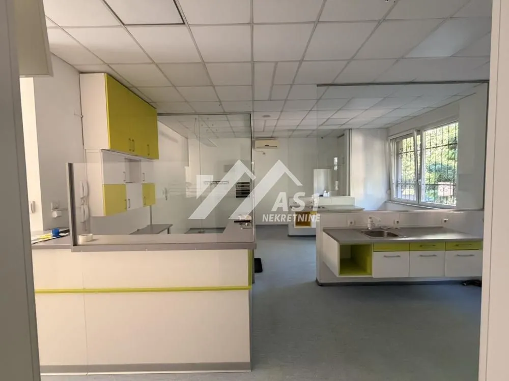 Rent, office space, 150m², Socijalno, Novi Sad Sve Podlokacije