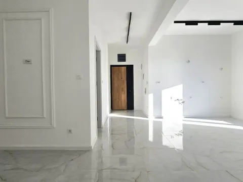 Rent, office space, 73m², Tološi, Podgorica - image 5