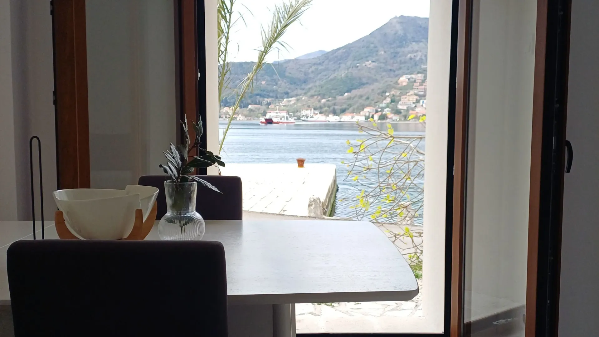 Izdavanje, jednosoban stan, 55m², Lepetani, Tivat