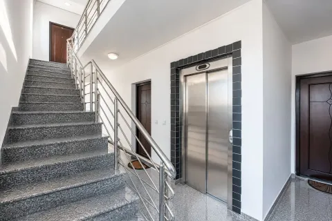 Prodaja, dvosoban stan, 53m², Budva, Crna Gora - image 9