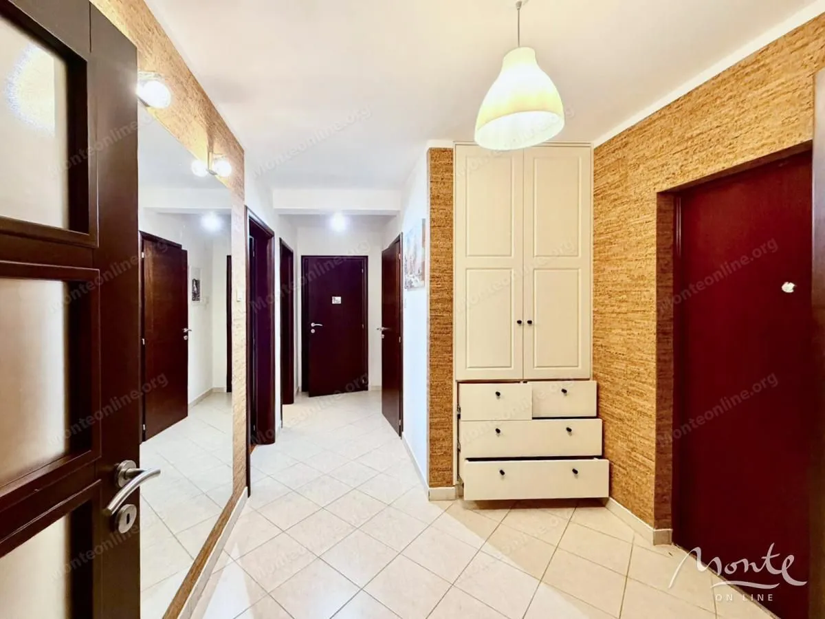 Prodaja, trosoban stan, 122m², Petrovac, Budva