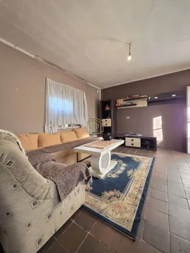 Dnevna soba sa garniturom, stočićem i TV komodom. - image 5