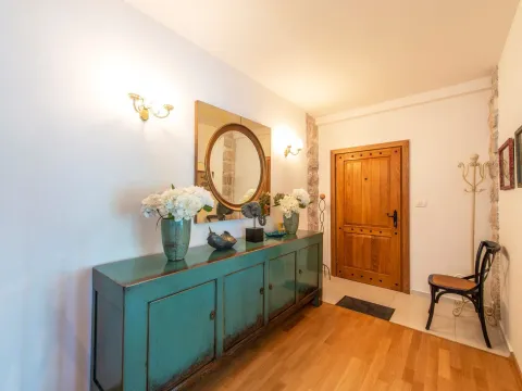 Izdavanje, kuća, 350m², Budva, Crna Gora - image 9