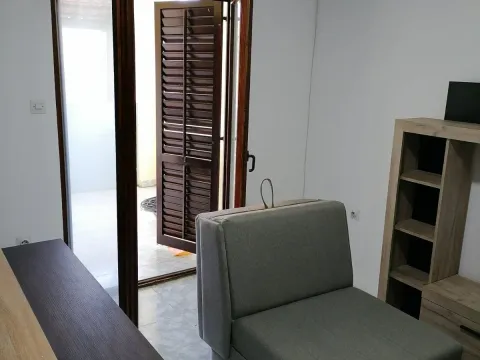 Rent, one bedroom apartment, 50m², Petrovac, Budva - image 9