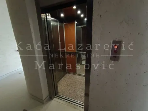 Izdavanje, trosoban stan, 147m², Kalenić Pijaca, Vračar Sve Podlokacije - image 20