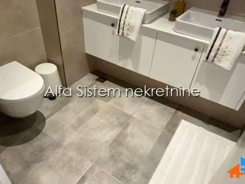 Izdavanje, četvorosoban stan, 147m², Savski Venac, Beograd - image 32