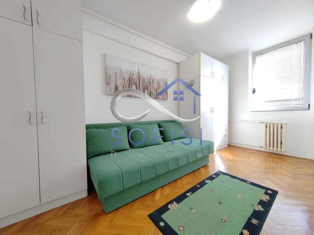 Izdavanje, jednosoban stan, 35m², Bulevar Oslobodjenja, Novi Sad Sve Podlokacije
