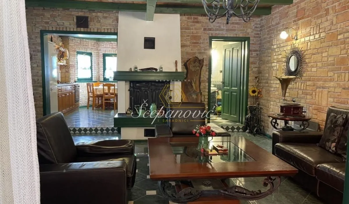 Prodaja, kuća, 202m², Sremska Kamenica, Petrovaradin