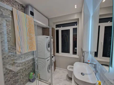 Rent, two bedroom apartment, 72m², Centar, Tivat - image 11