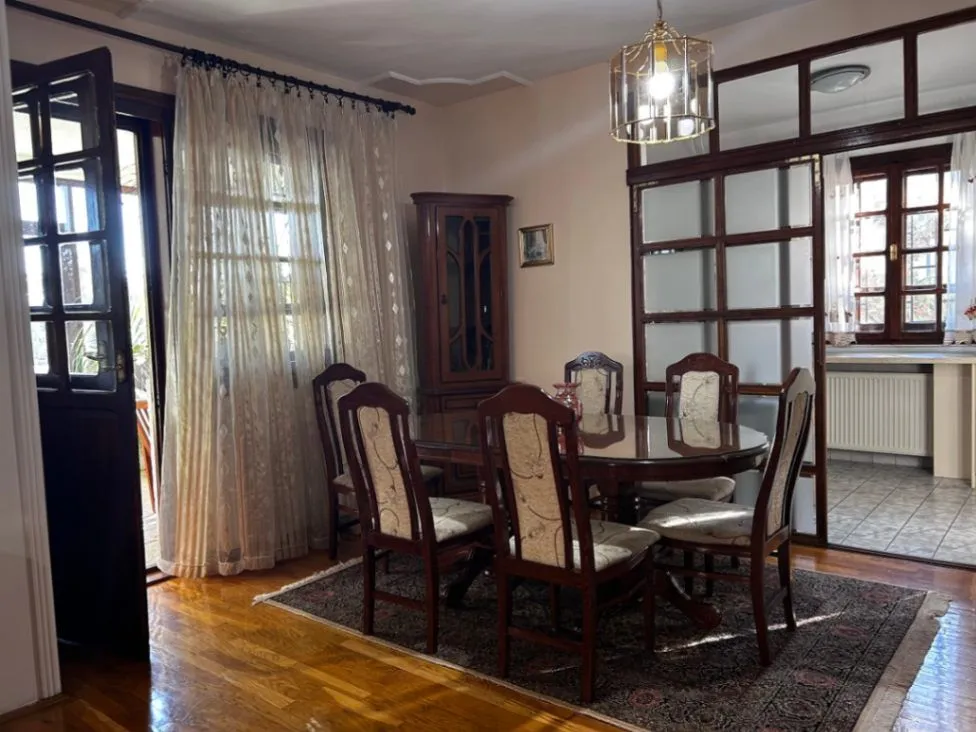 Izdavanje, kuća, 300m², Dedinje Beli Dvor, Dedinje Sve Podlokacije
