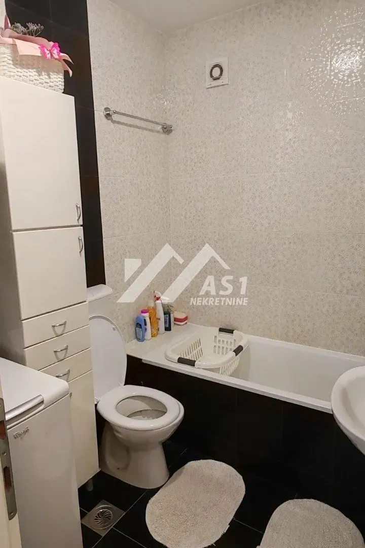 Izdavanje, jednosoban stan, 38m², Grbavica, Novi Sad Sve Podlokacije