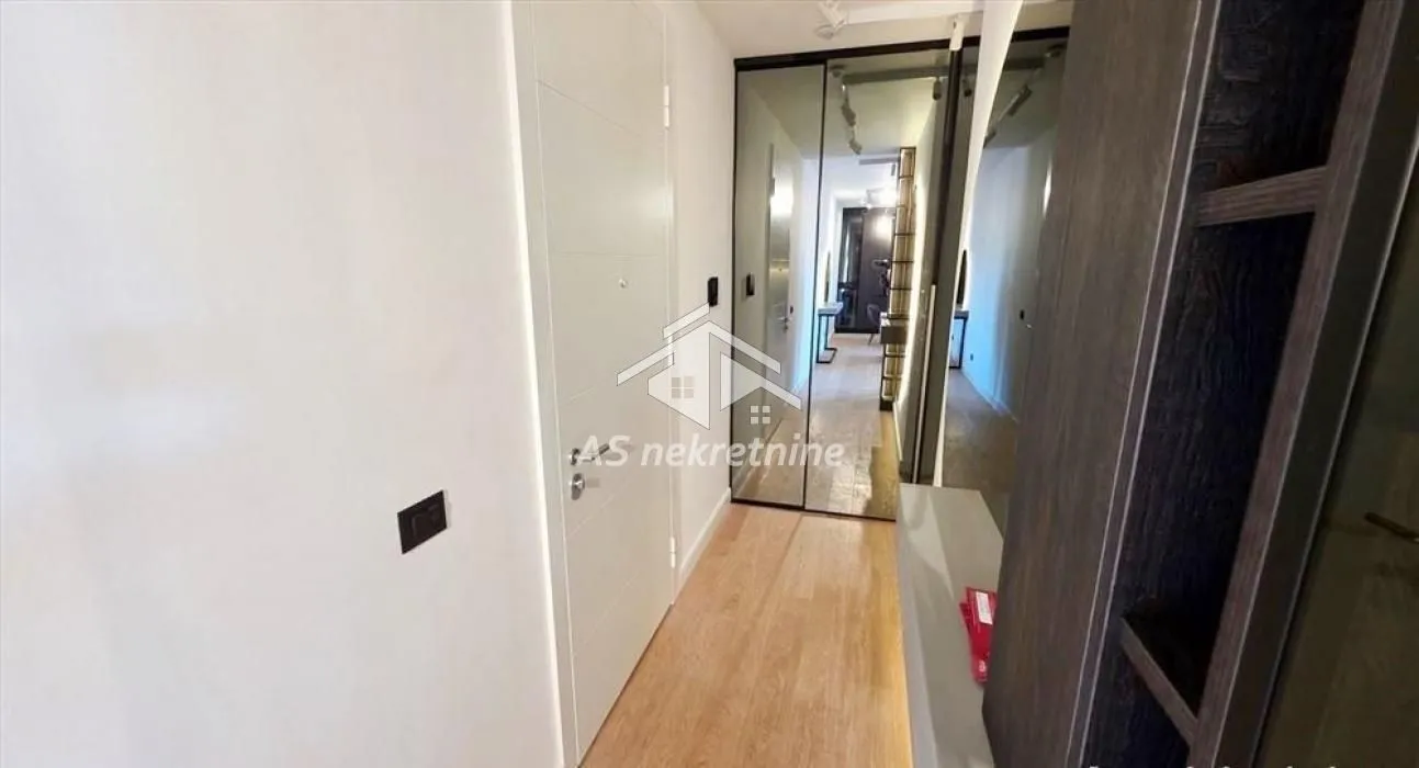 Izdavanje, trosoban stan, 95m², Savski Venac, Beograd