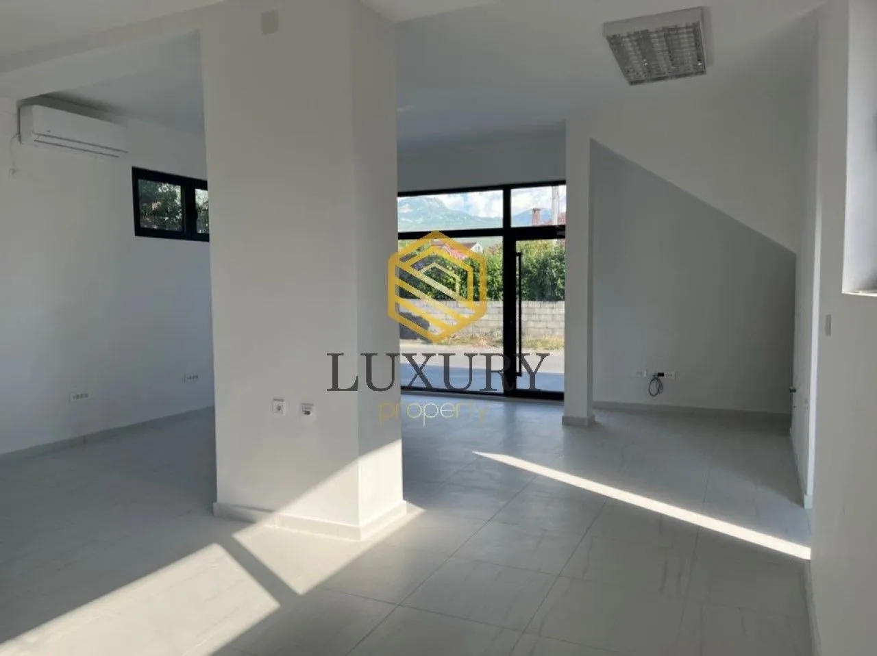 Rent, office space, 64m², Zagorič, Podgorica