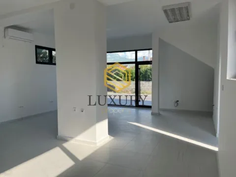 Izdavanje, poslovni prostor, 64m², Zagorič, Podgorica - image 4