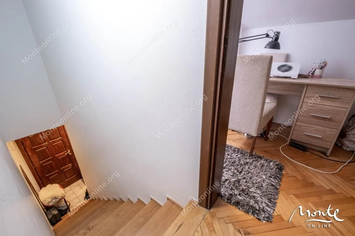 Prodaja, trosoban stan, 63m², Tivat, Crna Gora