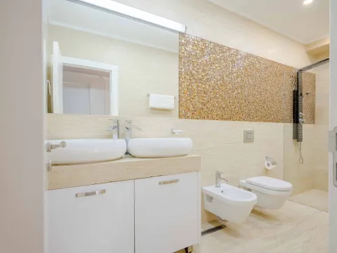 Sale, two bedroom apartment, 210m², Budva, Crna Gora - image 15