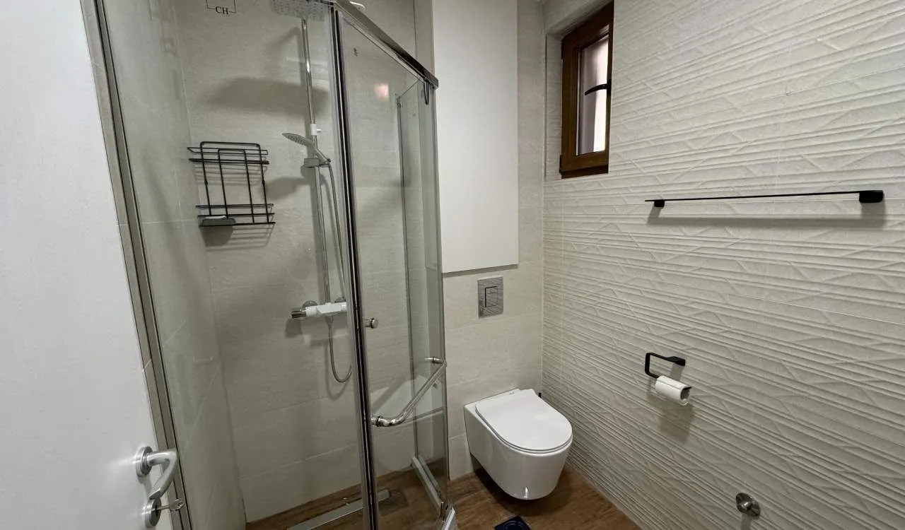 Izdavanje, dvosoban stan, 91m², Opatovo, Tivat