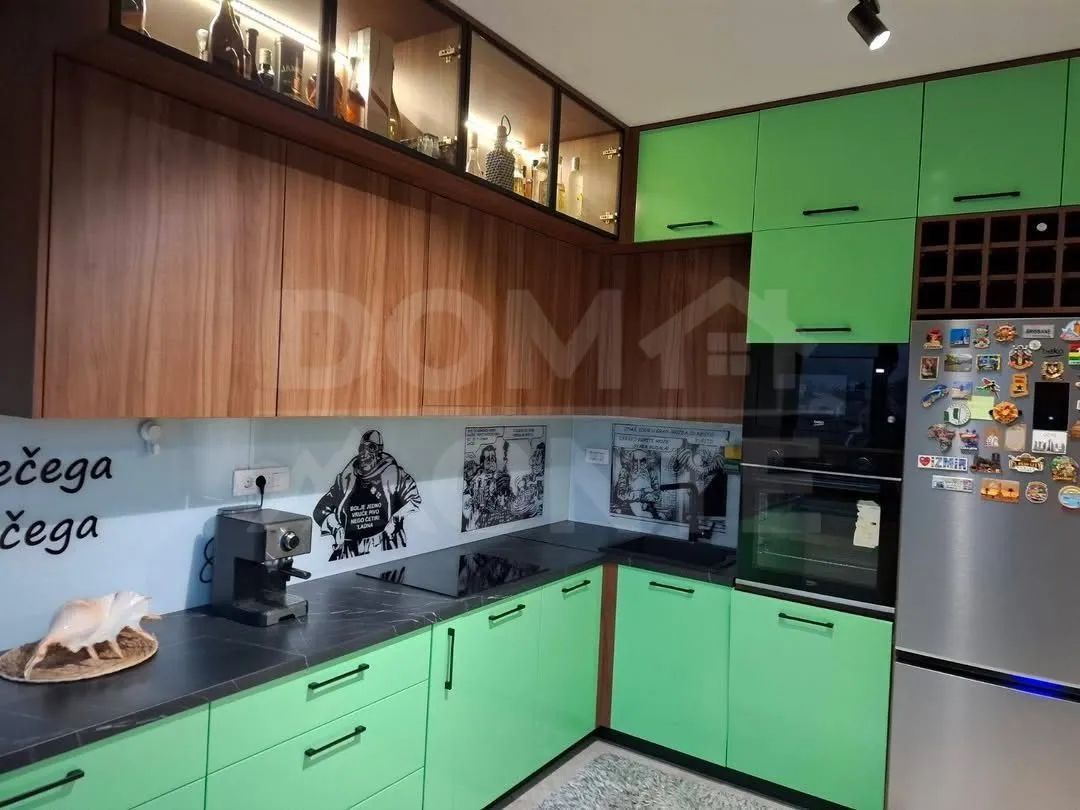 Izdavanje, dvosoban stan, 75m², Tivat, Crna Gora