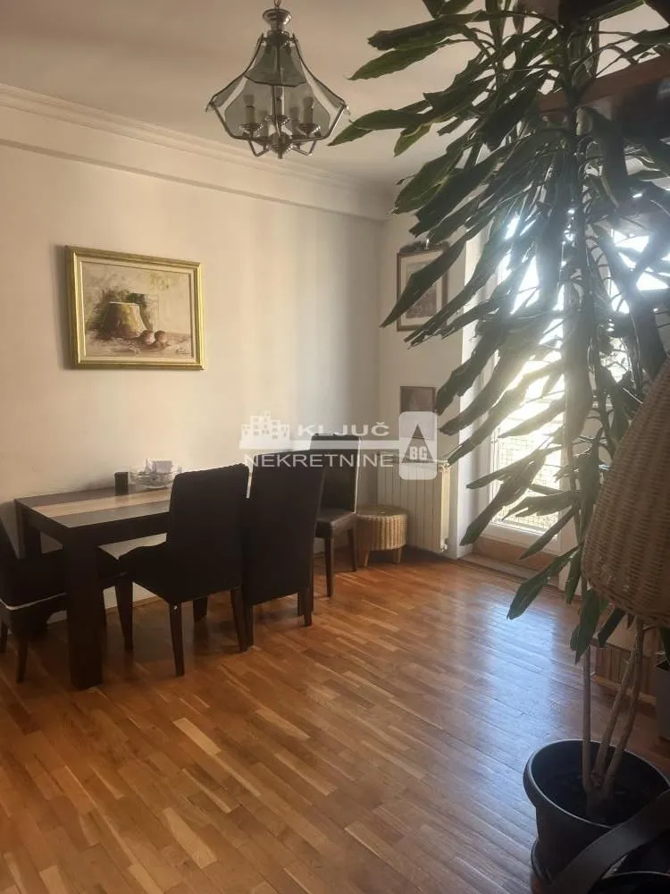 Prodaja, četvorosoban stan, 117m², Kalenić Pijaca, Vračar Sve Podlokacije