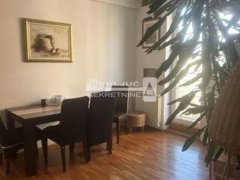 Sale, four bedroom apartment, 117m², Kalenić Pijaca, Vračar Sve Podlokacije - image 2