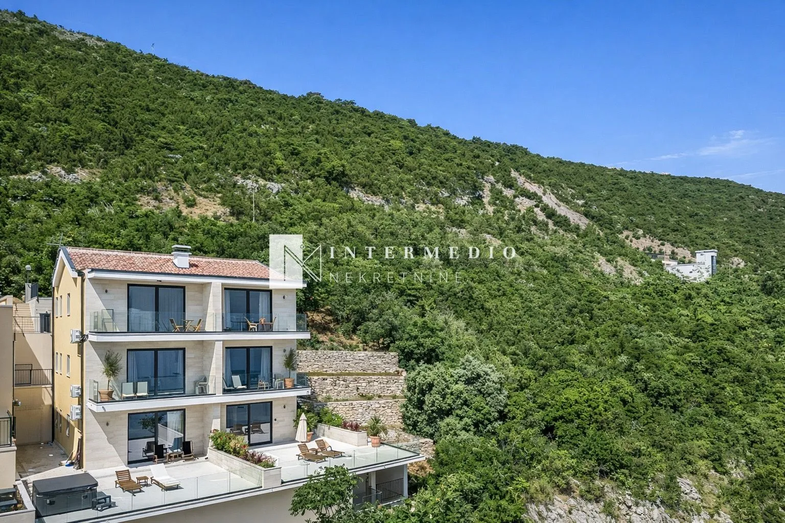 Prodaja, dvosoban stan, 59m², Njivice, Herceg Novi