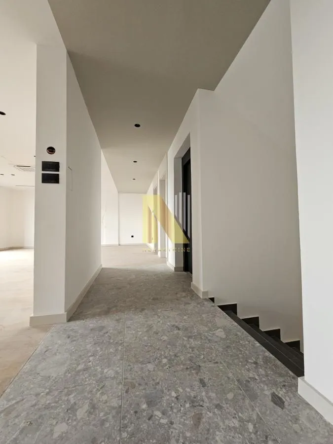 Prodaja, stan, 221m², Bulevar patrijarha Pavla, Novi Sad Sve Podlokacije