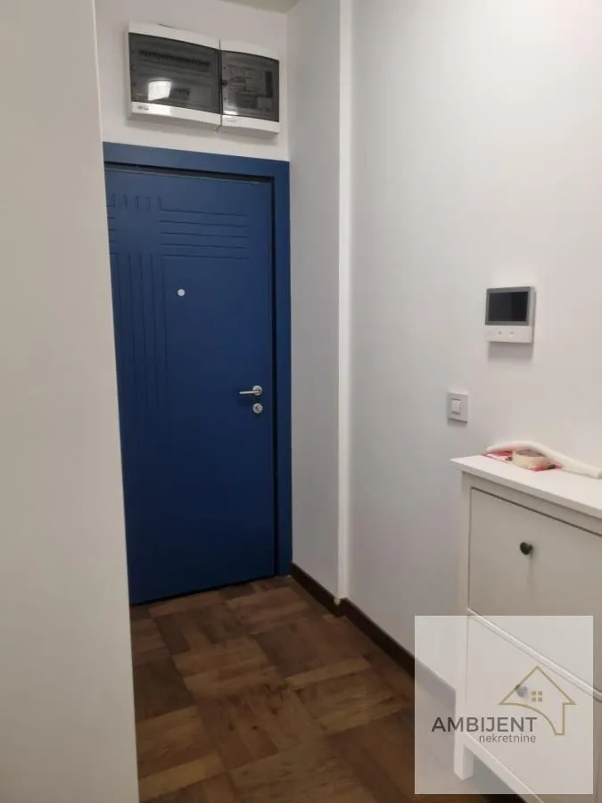 Izdavanje, trosoban stan, 55m², Šumice, Beograd