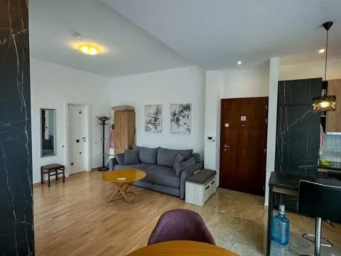 Izdavanje, jednosoban stan, 53m², Bečići, Budva
