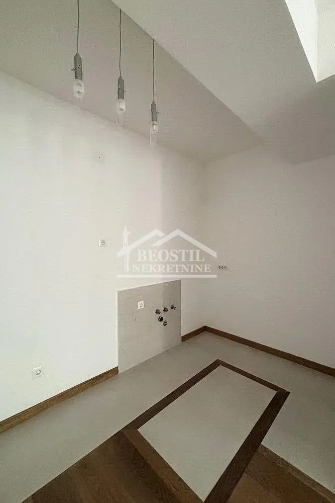 Prodaja, trosoban stan, 83m², Kalenić Pijaca, Vračar Sve Podlokacije