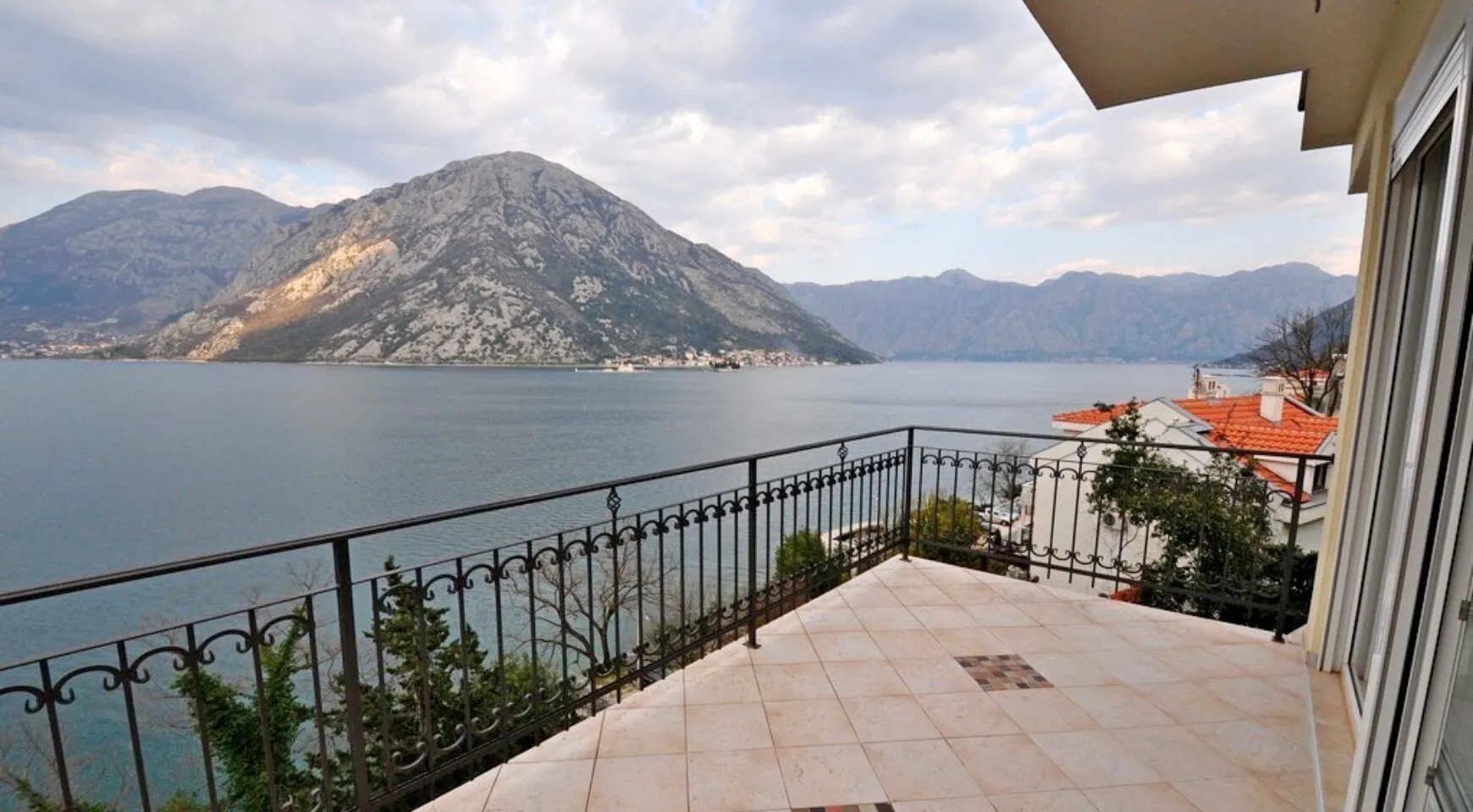 Sale, house, 424m², Kostanjica, Kotor