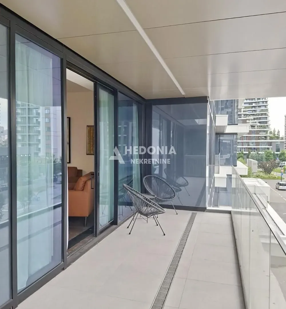 Izdavanje, trosoban stan, 110m², Savski Venac, Beograd