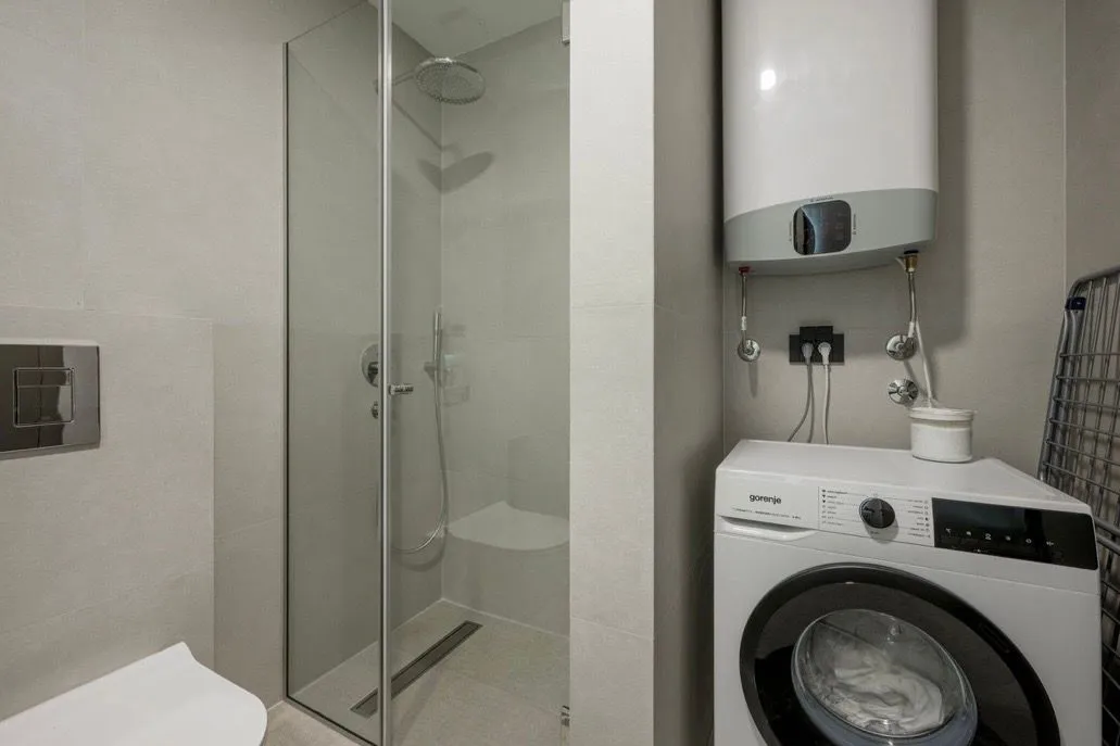 Izdavanje, dvosoban stan, 79m², Šušanj, Bar