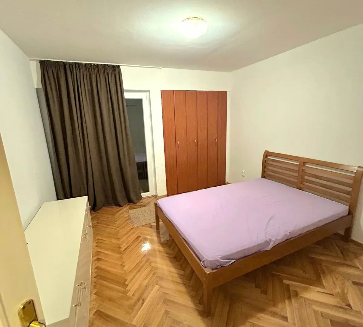 Izdavanje, dvosoban stan, 64m², Centar, Bar