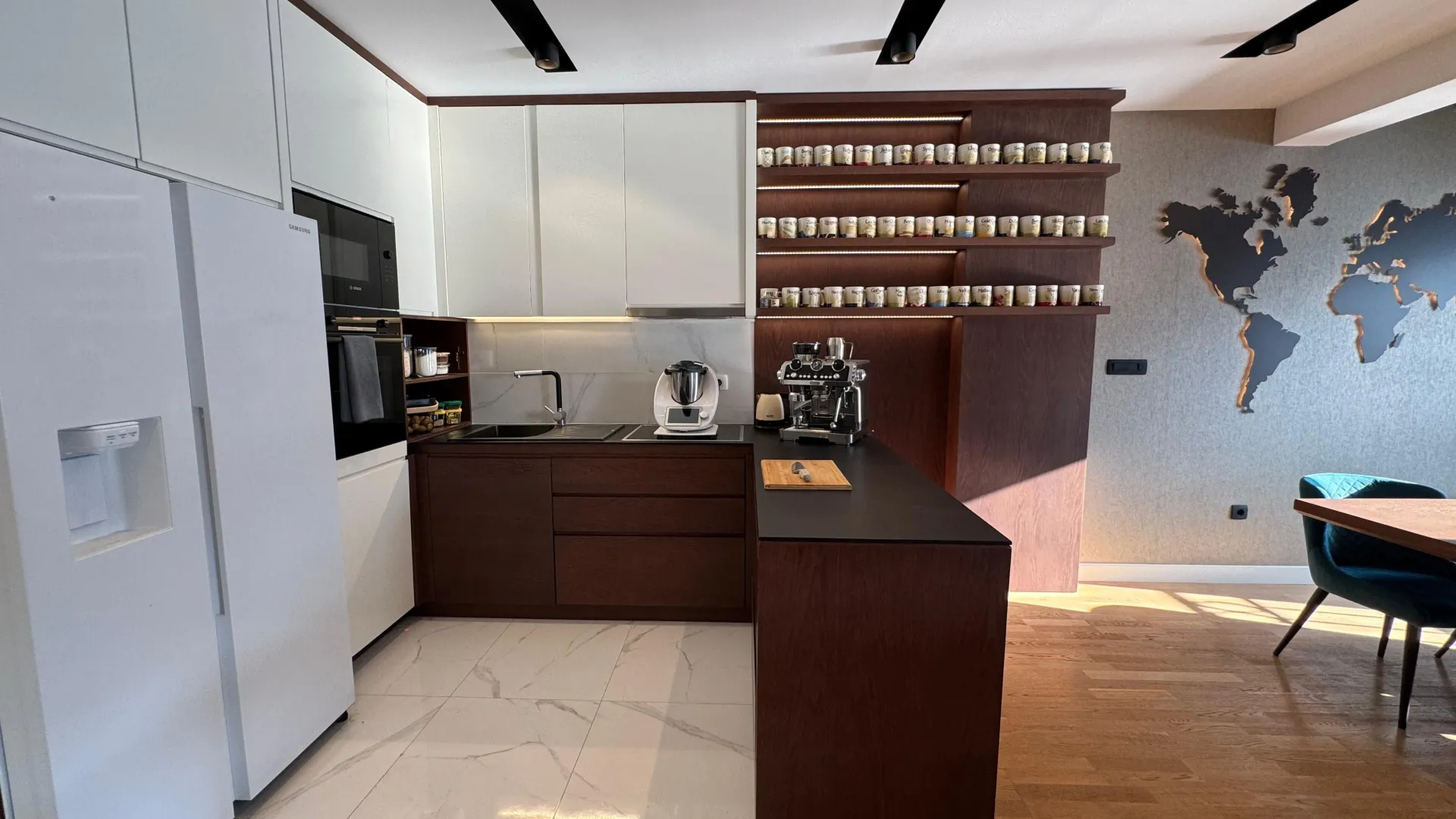 Prodaja, dvosoban stan, 85m², Dobrota, Kotor