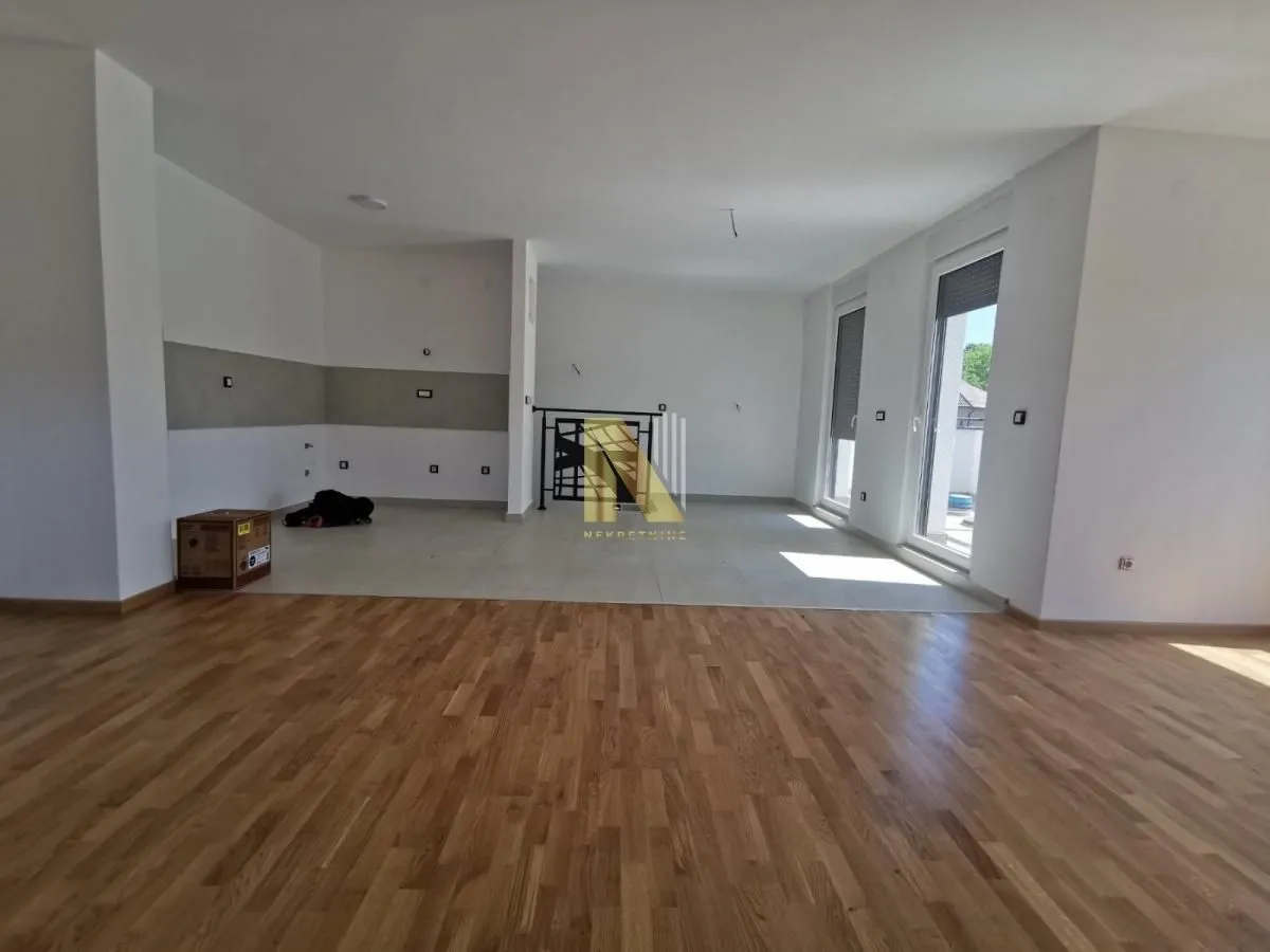Prodaja, četvorosoban stan, 124m², Sremska Kamenica, Petrovaradin