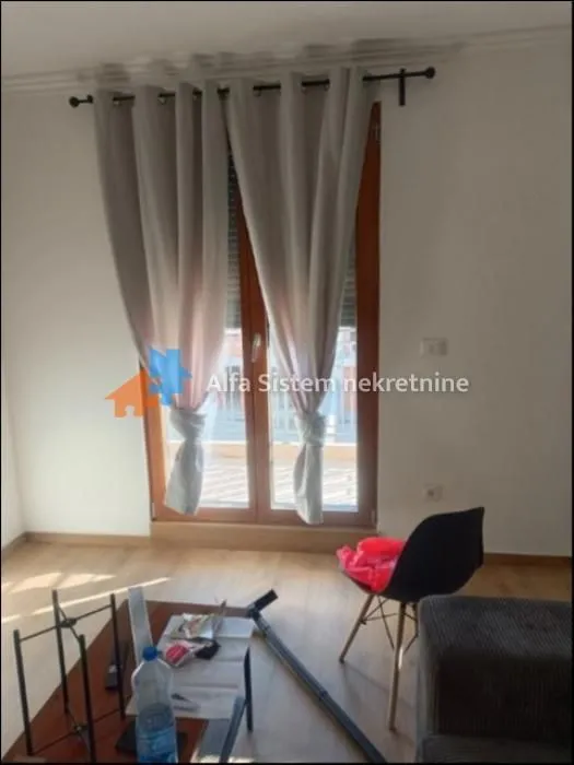 Izdavanje, trosoban stan, 77m², Autokomanda, Voždovac Sve Podlokacije