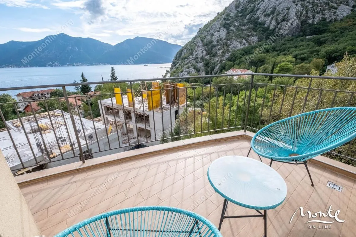 Prodaja, dvosoban stan, 104m², Orahovac, Kotor