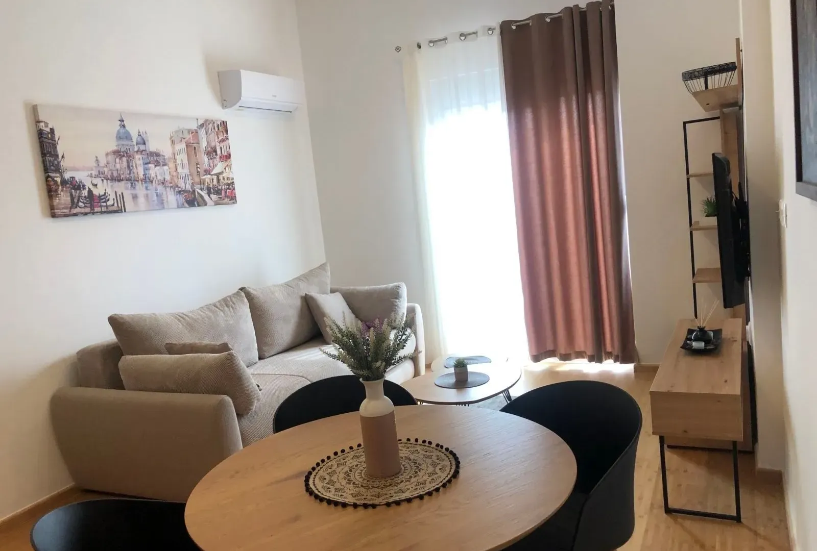 Izdavanje, jednosoban stan, 40m², Ilino, Bar