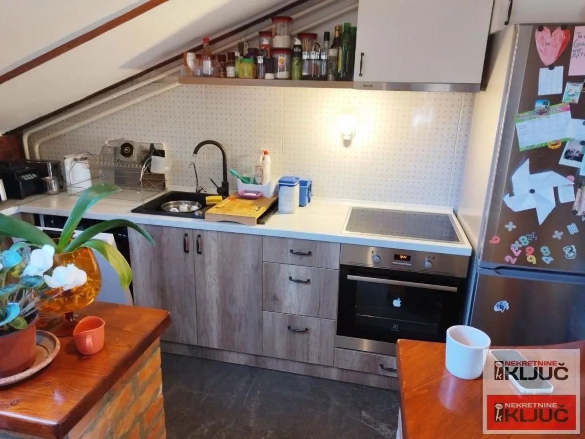 Prodaja, trosoban stan, 76m², Novo naselje, Novi Sad