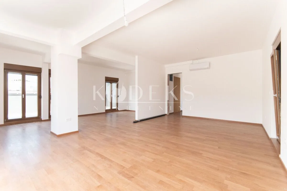 Sale, four bedroom apartment, 220m², Vezirov Most, Podgorica