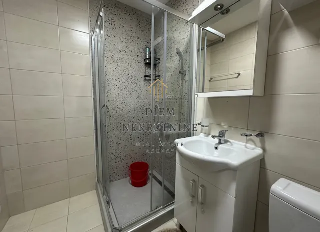 Izdavanje, jednosoban stan, 43m², Stari Aerodrom, Podgorica
