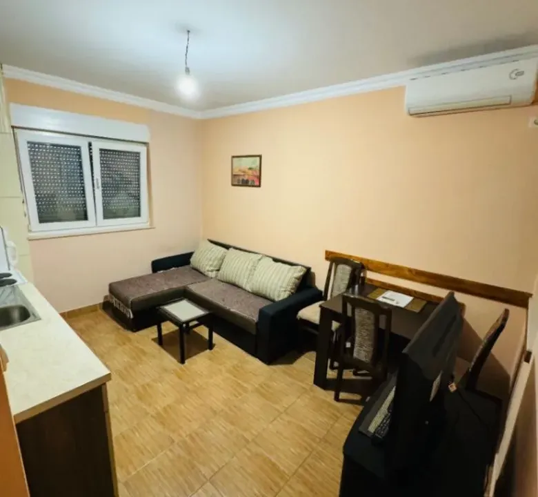 Izdavanje, kuća, 35m², Gornja Gorica, Podgorica