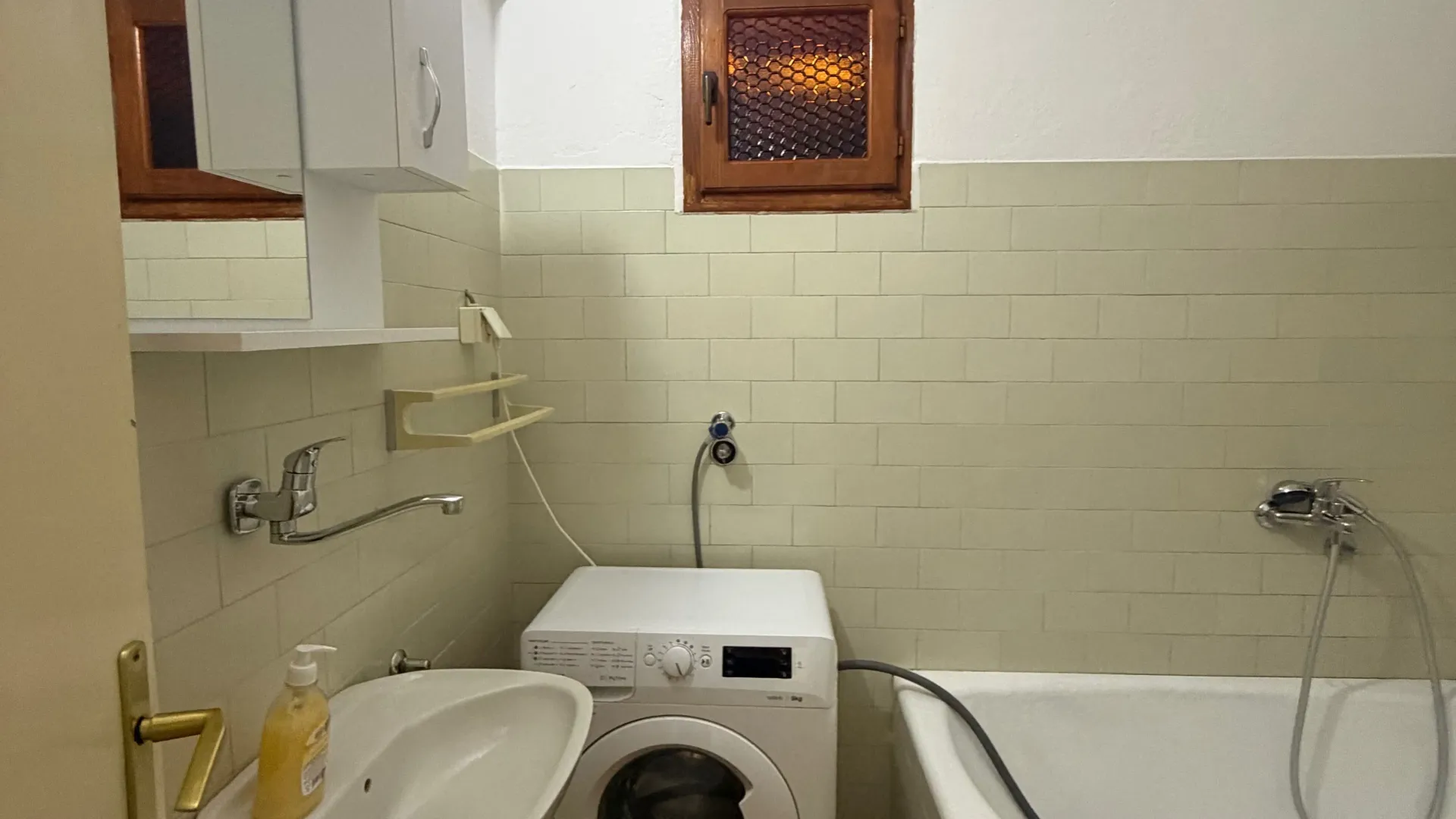 Izdavanje, trosoban stan, 170m², Zlatica, Podgorica